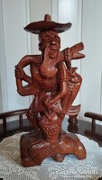 Fa faragott távolkeleti szobor figura halász