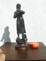 Szobor kertész