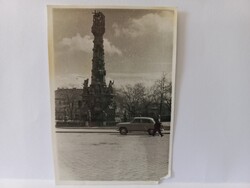 Régi fotó Kecskemét Szentháromság szobor és Moszkvics 402  kb. 1960-es évek eleje