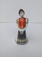 Hollóházi porcelán Matyó lány figura