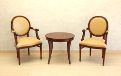 Klasszicista stílusú alacsony asztal,középasztal. Raktárról elérhető darab!