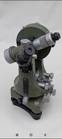 Szovjet theodolite  geodéziai műszer dobozában 19701980