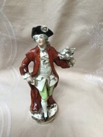 Régi Sitzendorfi porcelán figura Barokk  lovag virágcsokorral (01)