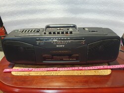 Retro halálmenő Sony kazettás CD-s sétálómagnó szép állapotban működik szocreál kádár space age