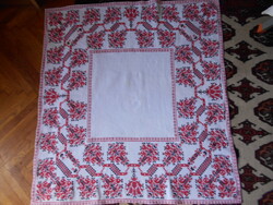++++Beregi  keresztszemes   terítő 90 cm x 86 cm- szakszerűen kivitelezett kézimunka