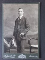 Antik kemény táblás kabinetfotó Fiatal Úr 1895-ből Schmidt Ede fényképészeti műterme