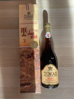 Tokaji aszú díszdobozban 2001