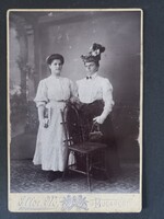 Antik kemény táblás kabinetfotó 2 hölgyről Eller M. Fényképész Budapest 1900as évek eleje