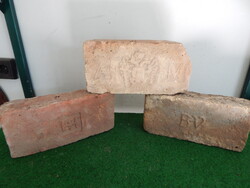 3 db antik tégla,,Bécsi koronás,, és BV monogrammos és Ht hortobágyi,  eladó! Nr 27,