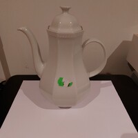 Új fehér porcelán kanna