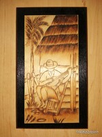 Jó hangulatú fatáblás kép égetett technika Hawaii gitáros a kunyhója előtt - 15*25,5 cm (z)