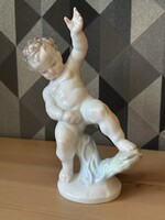 Herendi, pisilő kisfiú, puttó - Nemes György szobra