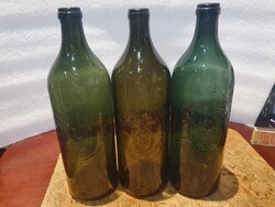 Retro dombornyomott rövdnyakú borosüveg BB Budafoki 1l szép állapotban 3db