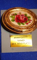 Gold plated flower broach new