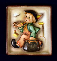 FIÚ ESERNYŐVEL ... RÉGI ! HUMMEL FALI DÍSZ KERÁMIA