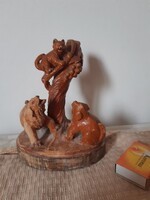 A macska föl van mászva a fára fa szobor, handmade