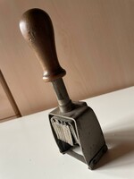 Antik mechanikus számbélyegző (sorszámozó) fa nyéllel – ipari darab