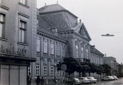 Régi fotónegatív Székesfehérvár Városház tér 1970-es évek utcaképe autókkal B14/13/4
