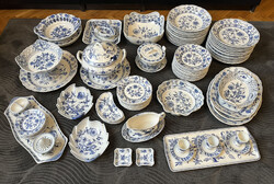 12 személyes Meisseni hagymamintás porcelán étkészlet (20.század eleje)