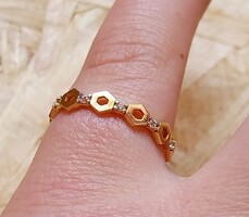 14 karátos arany gyűrű cirkónia kövekkel