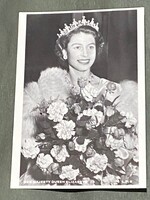 Queen Elisabeth II. Fekete-fehér képeslap. Posta tiszta. 1953. junius 2.-án koronázták királynővé.