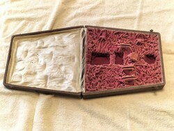 30,FK01.Készlet doboz eredeti, belső bálsonnyal . Méret=250X280X180mm-es. Magasság=70mm-es. cc.1940