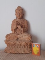 Fa faragott keleti Buddha
