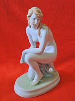 Szép festésű Zsolnay nagy méretű női akt porcelán figura