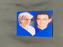 Diana Hercegnő és Dodi Al Fajed színes fényképe képeslapon. Posta tiszta.