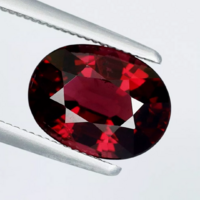 2.46ct 9.1x6.8mm Gyönyörű Rhodolit Gránát Ékkő, High-End minőség