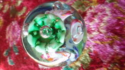 Kb 7 x 6 cm-es , szép , régi papírnehezék , sérülésmentes állapotban .