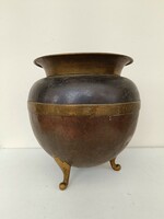 Antik patinás vörösréz nagy kaspó három sárgaréz öntvény láb 733 8527
