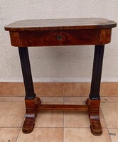 Biedermeier varróasztalka