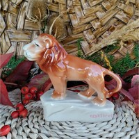 Oroszlán porcelán figura