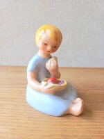 Bodrogkeresztúri ülő kislány figura - ritkább darab