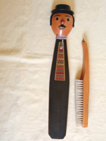Ruhakefe falra akasztható falidísz Hucul 42cm és kefe 1980- retro Ukrán fekete lakkzománc