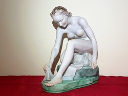Herendi női akt figura
