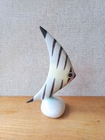 Aquincumi porcelán vitorlás hal figura