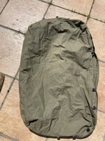 Ki tudja milyen de katonáinak látszó össze gombok ható valami akar párna is lehet  taska stb