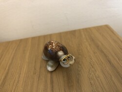 Kagylóból készült teknős figura