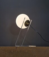 Space age hangulatú plexi, üveg, réz asztali lámpa