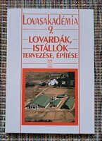 Lovasakadémia 9. Lovardák, Istállók, tervezése, építése