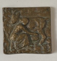 TAKÁCS ERZSÉBET (1928-1999) MUNKÁCSY DÍJAS SZOBRÁSZ, KECSKÉT FEJŐ LÁNY BRONZ PLAKETT RELIEF