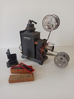 Laterna Magica projektor és mesemotívumos üveglapok, az 1900-as évek elejéről, rendkívül szép .