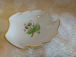 2503/14 Herendi porcelán hecsedli, csipkebogyó mintás levél alakú tálka
