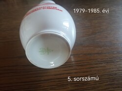 1979-1985 közöttről származó Hollóházi porcelán váza