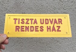 Tiszta udvar rendes ház - lemez tábla