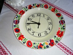 Hollóházi porcelán fali óra.