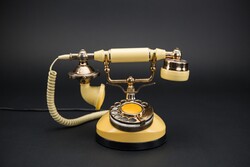 Régi, tárcsás, nosztalgia telefon, dekorációnak, fotózáshoz stb..
