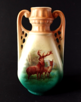 RÉGI SZÉP VAD JELENETES OSZTRÁK PORCELÁN ÁTTÖRT FÜLŰ AMFORA VÁZA